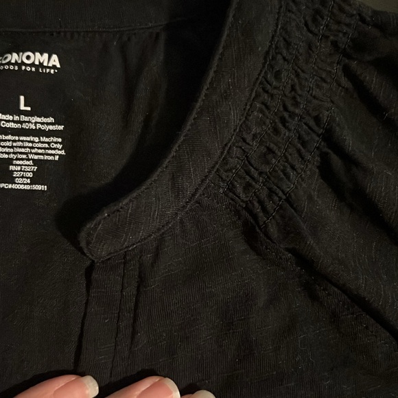 Black cute V-neck top - Picture 8 of 8